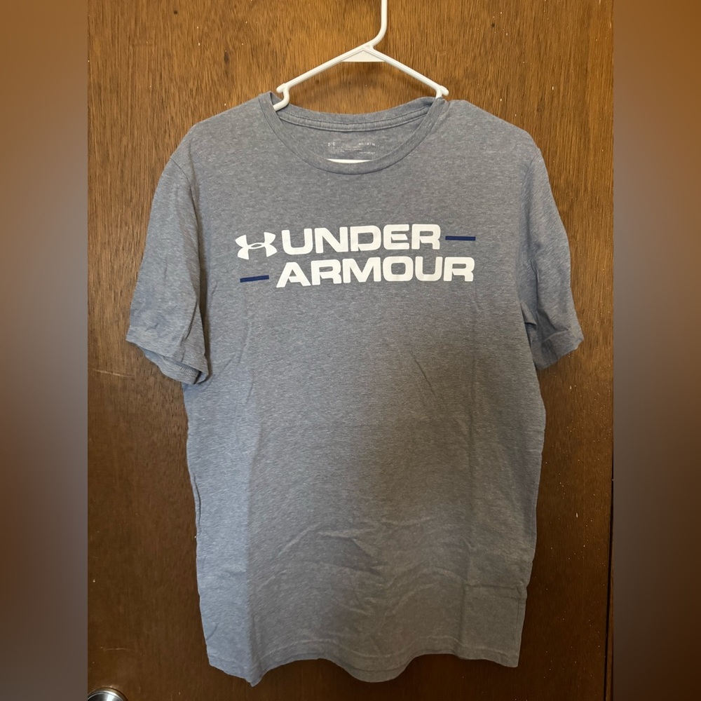 Men’s size M loose heat gear tee